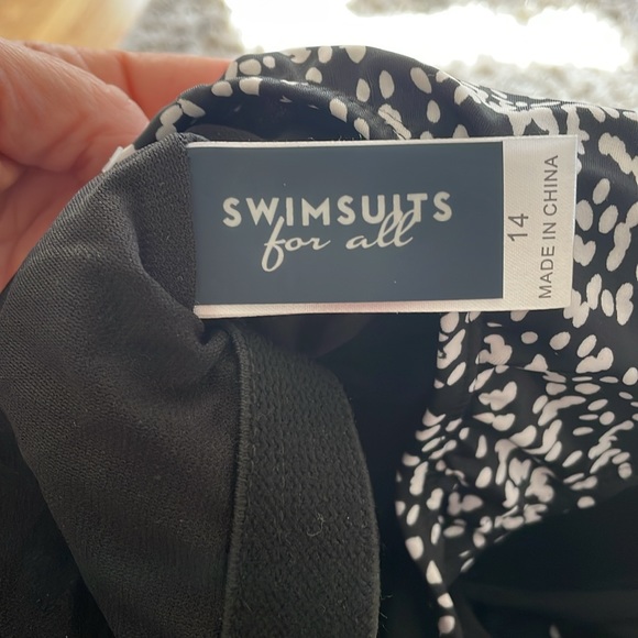 One piece NWT peplum front Swimsuits for All brand. built in cups.  size 14 - Picture 3 of 5